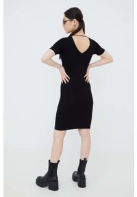 JDY sukienka kolor czarny mini dopasowana. Kolor: czarny. Materiał: dzianina. Typ sukienki: dopasowane. Długość: mini #5