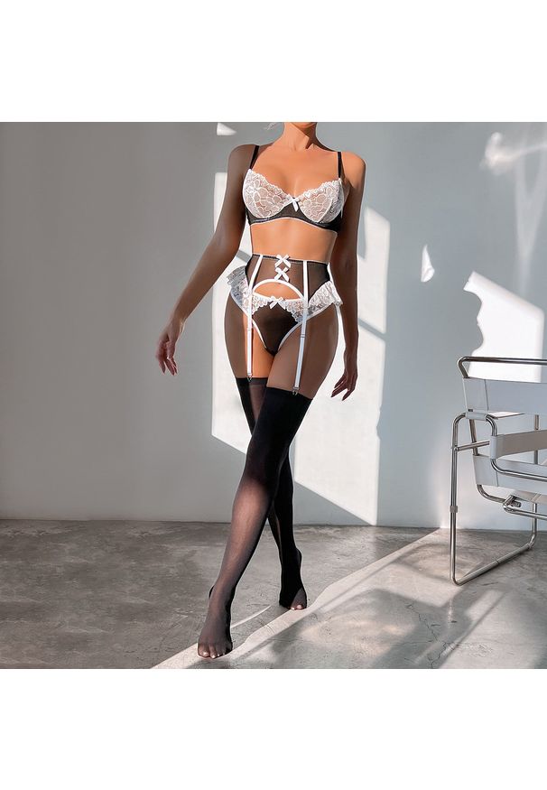 Intica - Komplet bielizny koronkowej na romantyczny wieczór Marjolijn. Kolor: wielokolorowy. Materiał: koronka. Wzór: koronka