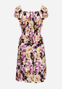 Born2be - Czarno-Różowa Rozkloszowana Bawełniana Sukienka z Gumką w Pasie i Ozdobnymi Guzikami Nelsie. Okazja: na co dzień. Kolor: czarny. Materiał: bawełna. Długość rękawa: krótki rękaw. Sezon: wiosna, lato. Styl: casual, elegancki #5