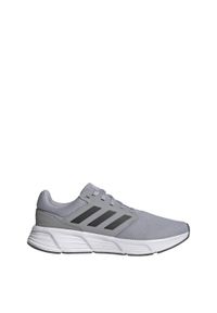 Adidas - Buty Galaxy 6. Kolor: szary, biały, wielokolorowy. Materiał: materiał. Sport: bieganie