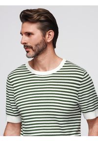 Ombre Clothing - Męski dzianinowy t-shirt w marynarskie paski z ażurowym splotem – oliwkowo-biały V3 - Rozmiar: XXL. Okazja: na spacer. Kolor: oliwkowy. Materiał: dzianina. Długość: krótkie. Wzór: ze splotem, ażurowy, paski. Sezon: lato. Styl: elegancki #1