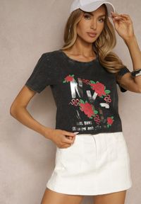 Renee - Czarny Bawełniany T-shirt z Kwiatami i Napisami Savinele. Okazja: na co dzień. Kolor: czarny. Materiał: bawełna. Wzór: napisy, kwiaty. Sezon: lato. Styl: klasyczny, casual