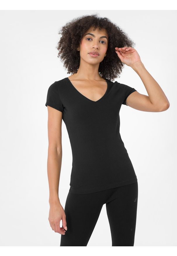 4f - T-shirt slim gładki damski. Kolor: czarny. Materiał: elastan, bawełna. Wzór: gładki