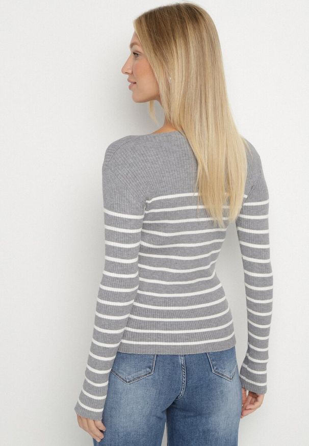 Born2be - Szara Bluzka z Bawełną w Paski Ozdobiona Guzikami Gelvila. Okazja: na co dzień. Kolor: szary. Materiał: bawełna. Wzór: aplikacja, paski. Styl: casual