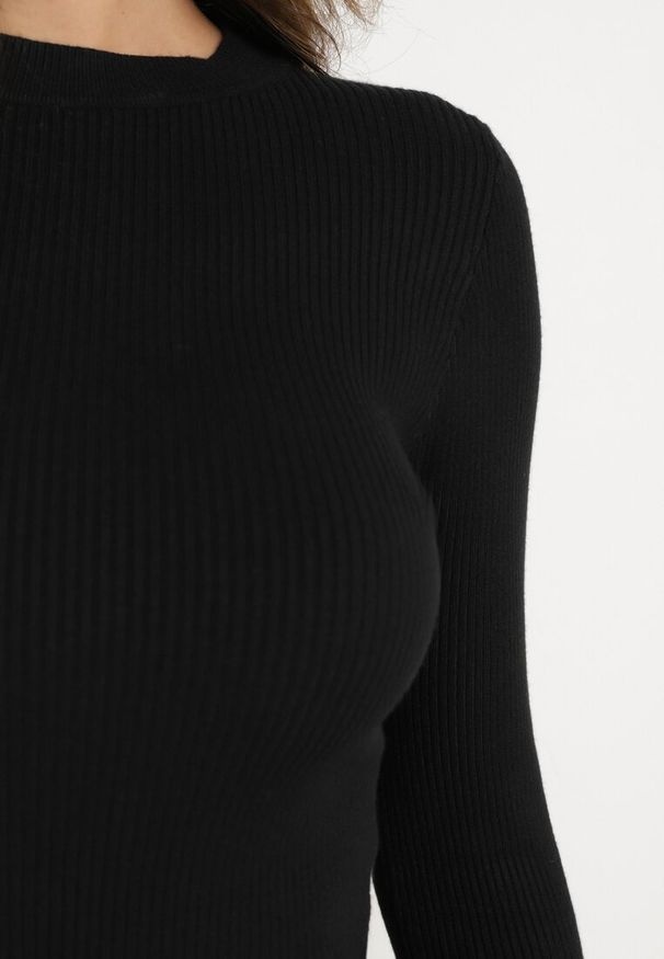 Born2be - Czarny Klasyczny Sweter z Wiskozą Valentivra. Okazja: na co dzień, na spotkanie biznesowe, do pracy. Kolor: czarny. Materiał: wiskoza. Długość rękawa: długi rękaw. Długość: długie. Styl: klasyczny