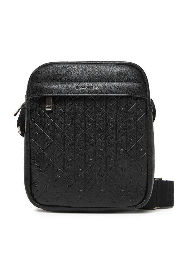 Calvin Klein Saszetka Emblem Emboss Reporter LV04D3204G Czarny. Kolor: czarny. Materiał: skóra