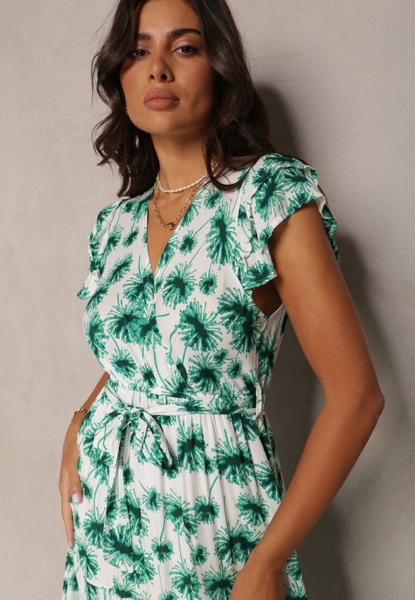 Renee - Zielona Rozkloszowana Sukienka Maxi w Kwiatowy Print z Gumką w Pasie Javiky. Typ kołnierza: kołnierz z falbankami. Kolor: zielony. Materiał: materiał. Wzór: kwiaty, nadruk. Typ sukienki: kopertowe. Długość: maxi