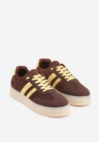 Born2be - Ciemnobrązowe Sneakersy na Kauczukowej Grubej Podeszwie z Paskami po Bokach Ninlili. Okazja: na co dzień. Zapięcie: pasek. Kolor: brązowy. Materiał: kauczuk #5