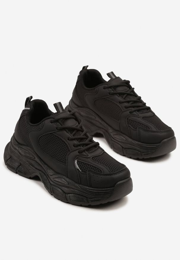 Born2be - Czarne Sneakersy Vices na Grubej Podeszwie z Tłoczeniami Nativine. Okazja: na co dzień. Kolor: czarny. Materiał: jeans