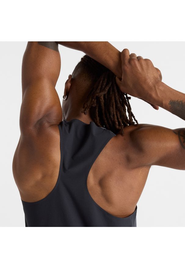 Koszulka męska New Balance MT43512GT – szara. Kolor: szary. Materiał: poliester, materiał