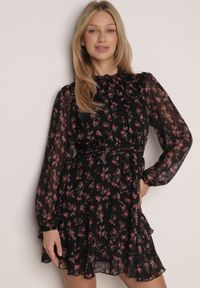 Born2be - Czarna Rozkloszowana Sukienka w Kwiaty i Kropki z Transparentnymi Rękawami Edinella. Okazja: na co dzień. Kolor: czarny. Materiał: poliester, zamsz. Wzór: kwiaty, kropki. Styl: casual #4