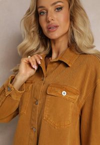 Renee - Brązowa Bawełniana Jeansowa Kurtka Oversize z Kieszeniami i Metalowymi Guzikami Malvo. Typ kołnierza: kołnierzyk klasyczny. Kolor: brązowy. Materiał: bawełna, jeans. Długość rękawa: długi rękaw. Długość: długie. Styl: klasyczny #3