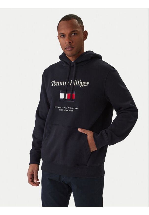 TOMMY HILFIGER - Tommy Hilfiger Bluza Embro Flag MW0MW42735 Granatowy Regular Fit. Kolor: niebieski. Materiał: bawełna, syntetyk