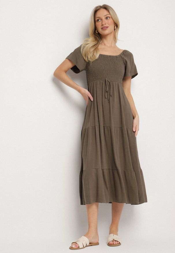 Born2be - Ciemnozielona Sukienka z Wiskozą Lnem i Elastyczną Górą Ellisena. Okazja: na spacer, na co dzień. Kolor: zielony. Materiał: wiskoza, len. Typ sukienki: proste. Styl: elegancki, casual, klasyczny