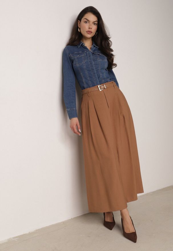 Born2be - Brązowa Wiskozowa Spódnica o Rozkloszowanym Kroju z Rozcięciem i Paskiem Jaelia. Okazja: na co dzień, na spotkanie biznesowe, do pracy. Kolor: brązowy. Materiał: wiskoza. Styl: casual, biznesowy, elegancki