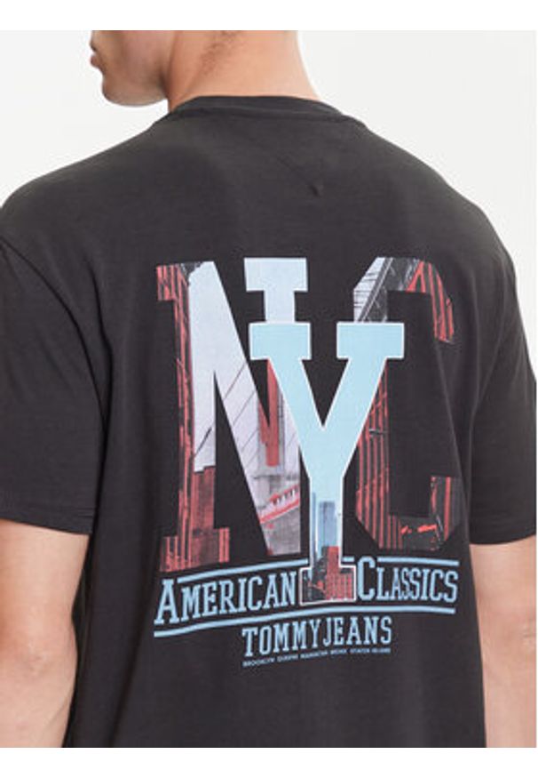 Tommy Jeans T-Shirt Novelty DM0DM21831 Szary Relaxed Fit. Kolor: szary. Materiał: bawełna