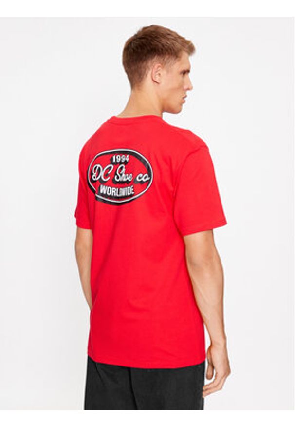 DC Shoes T-Shirt Truckin Tees Rqr7 ADYZT05284 Czerwony Regular Fit. Kolor: czerwony. Materiał: bawełna