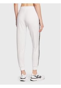 EA7 Emporio Armani Spodnie dresowe 3RTP73 TJLQZ 1100 Biały Regular Fit. Kolor: biały. Materiał: dresówka, syntetyk #4