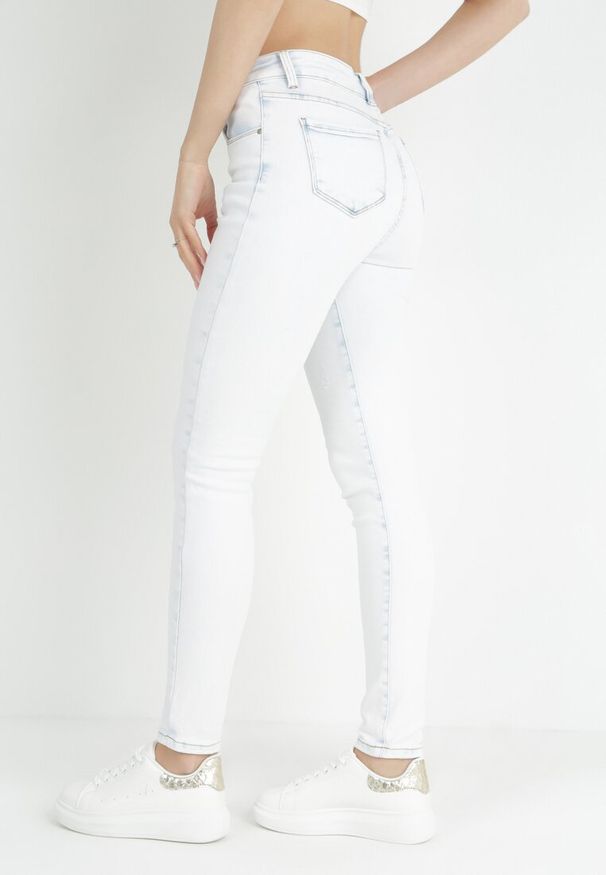 Born2be - Jasnoniebieskie Jeansy Skinny Adile. Kolor: niebieski
