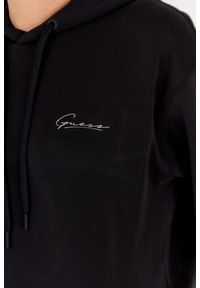 Guess - GUESS Czarna bluza damska ze srebrnym logo i kapturem. Typ kołnierza: kaptur. Kolor: czarny. Wzór: aplikacja