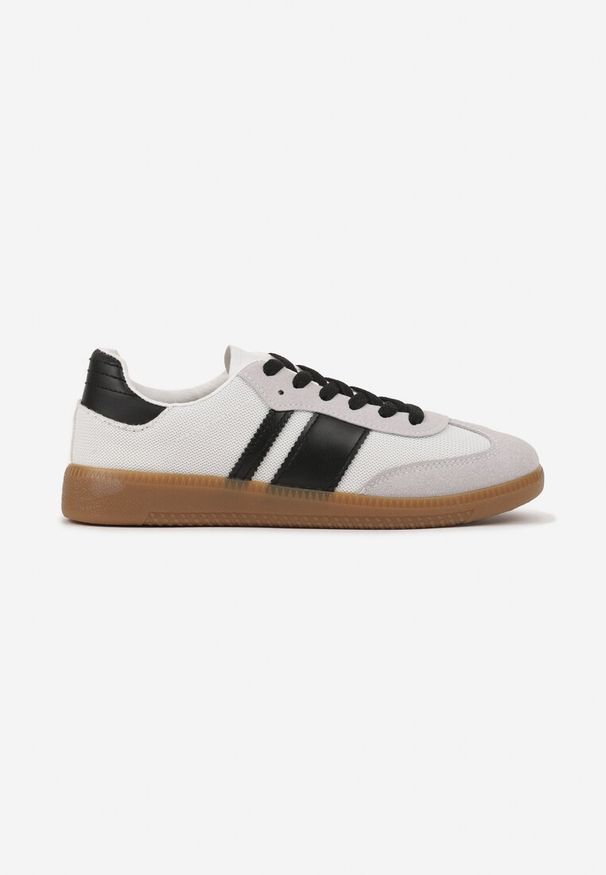 Born2be - Biało-Czarne Sneakersy Tenisówki z Ozdobnymi Paskami Nelidi. Okazja: na co dzień, na spacer. Zapięcie: pasek. Kolor: biały. Materiał: jeans. Obcas: na obcasie. Wysokość obcasa: niski. Sport: turystyka piesza