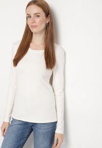 Born2be - Biała Bluzka Typu Longsleeve z Okrągłym Dekoltem Unelessa. Kolor: biały. Materiał: jeans. Długość rękawa: długi rękaw. Styl: klasyczny, elegancki #7