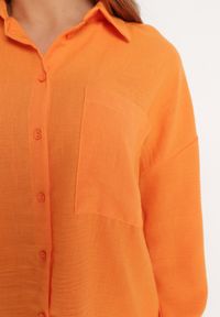 Born2be - Pomarańczowa Koszula z Długim Rękawem Zapinana na Guziki Glaxia. Okazja: na spotkanie biznesowe. Typ kołnierza: dekolt w kształcie V. Kolor: pomarańczowy. Materiał: jeans, materiał. Długość rękawa: długi rękaw. Długość: długie. Styl: elegancki, biznesowy #2