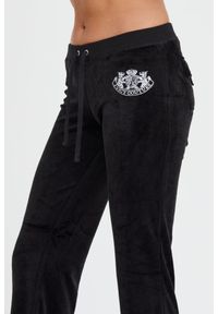 Juicy Couture - JUICY COUTURE Czarne spodnie Heritage Dog Crest Kaisa Trackpant. Kolor: czarny. Materiał: dresówka