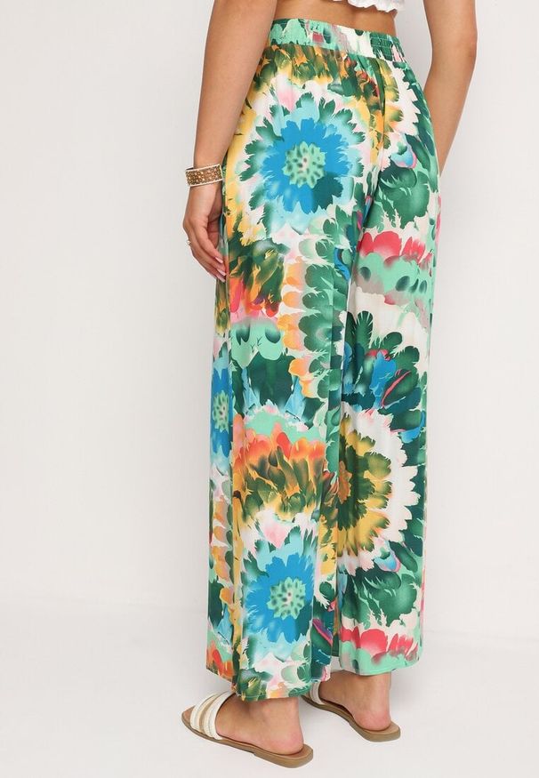 Born2be - Zielono-Niebieskie Szerokie Spodnie z Wiskozą i Wysokim Stanem ze Wzorem Tie-Dye i Gumką w Pasie Halflea. Stan: podwyższony. Kolor: zielony. Materiał: wiskoza. Styl: klasyczny