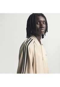 Adidas - adidas Bluza adicolor SST Classic KC8524 Beżowy Loose Fit. Kolor: beżowy. Materiał: bawełna #4