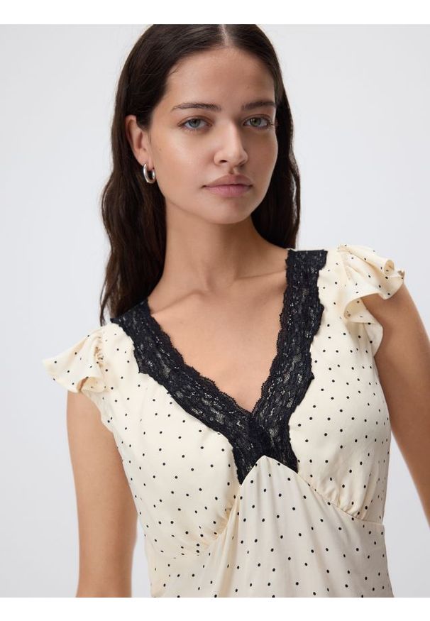 Reserved - Bluzka z koronką - złamana biel. Materiał: koronka. Wzór: koronka