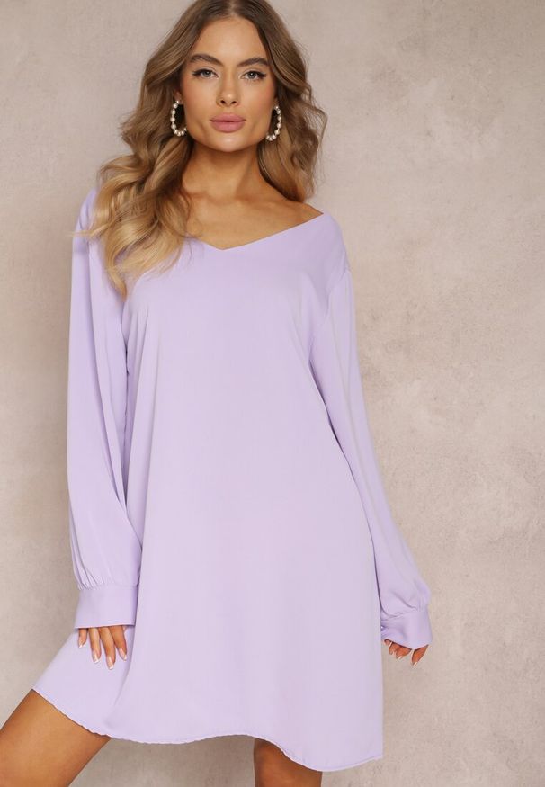 Renee - Fioletowa Sukienka Mini z Koronkową Wstawką i Długimi Rękawami Jood. Kolekcja: plus size. Kolor: fioletowy. Materiał: koronka. Długość rękawa: długi rękaw. Sezon: jesień, wiosna. Typ sukienki: dla puszystych, trapezowe. Długość: mini