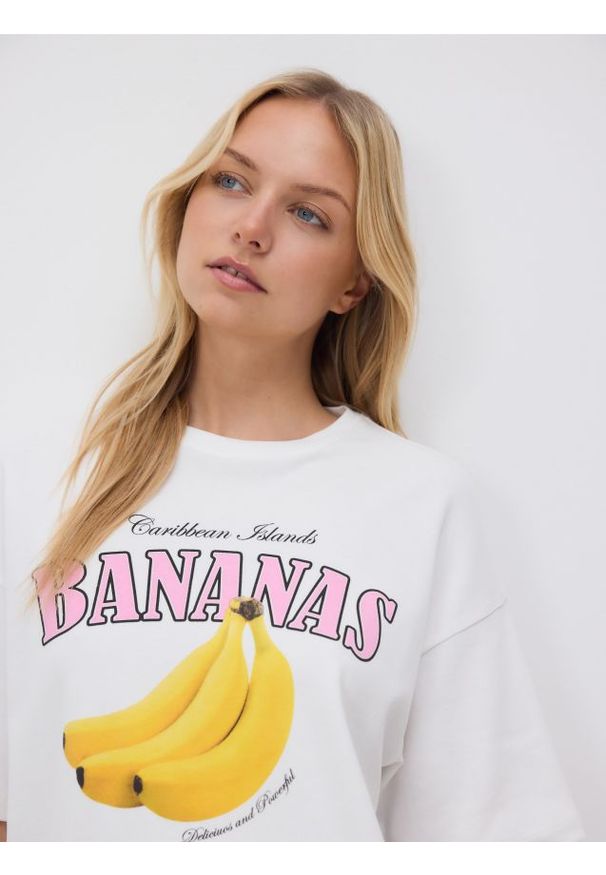 Reserved - T-shirt z nadrukiem - biały. Kolor: biały. Materiał: dzianina, bawełna. Wzór: nadruk