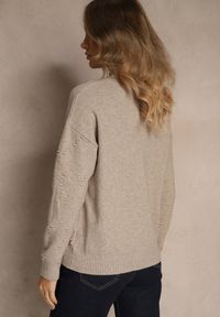 Renee - Beżowy Sweter z Tłoczonymi Sercami Unareia. Okazja: na co dzień. Kolor: beżowy. Materiał: jeans. Sezon: jesień. Styl: casual #4