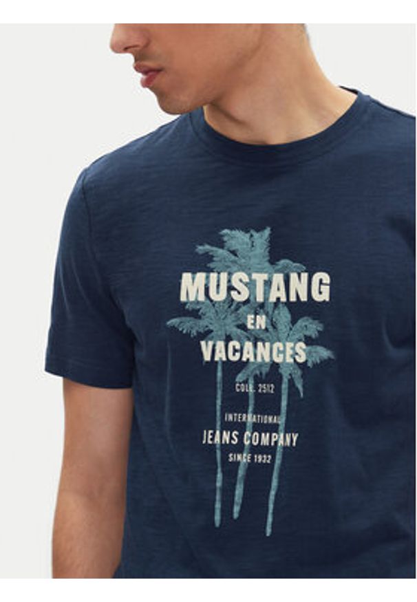 Mustang T-Shirt Austin 1016490 Granatowy Regular Fit. Kolor: niebieski. Materiał: bawełna