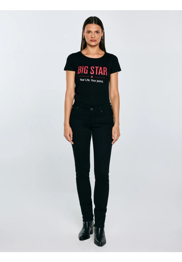 Big-Star - Koszulka damska o klasycznym kroju czarna Brunona 906. Kolor: czarny. Materiał: jeans, bawełna. Wzór: aplikacja, nadruk. Styl: klasyczny