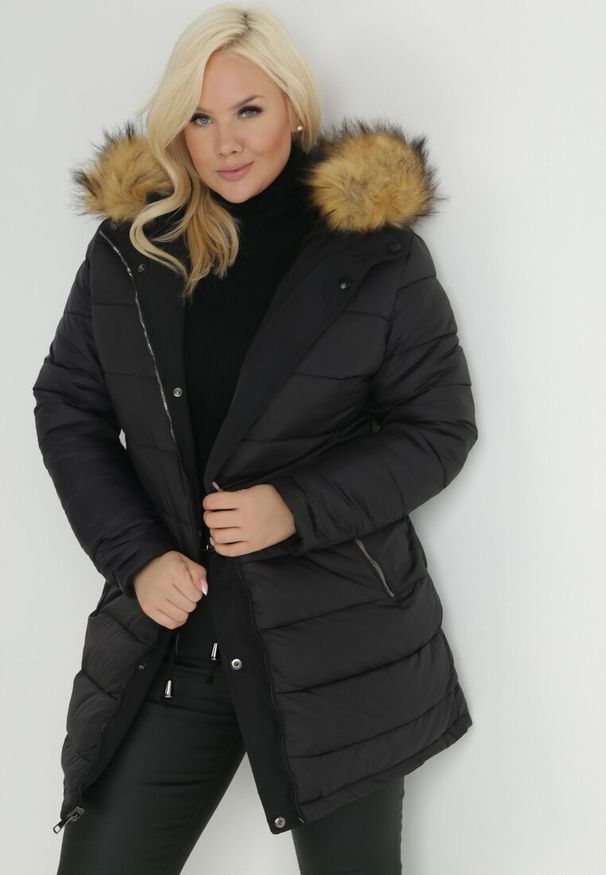 Born2be - Czarna Kurtka Parka Dwustronna Sikave. Okazja: na randkę, na co dzień, na spacer. Kolor: czarny. Materiał: jeans, tkanina, futro. Długość rękawa: długi rękaw. Długość: długie. Sezon: zima, jesień. Styl: casual, elegancki