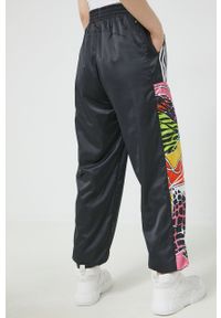 adidas Originals spodnie dresowe damskie kolor czarny wzorzyste. Stan: podwyższony. Kolor: czarny. Materiał: dresówka #3