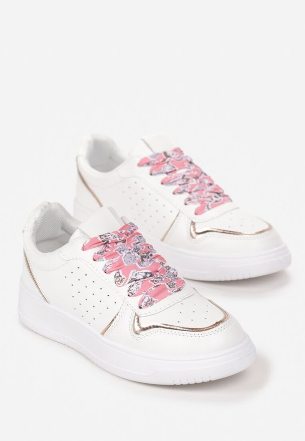 Born2be - Biało-Szampańskie Sneakersy z Błyszczącymi Wstawkami i Dekoracyjnym Sznurowaniem Horustia. Kolor: biały, złoty