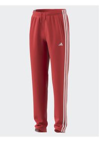 Adidas - adidas Spodnie dresowe Train Essentials AEROREADY 3-Stripes Regular-Fit Joggers IJ9549 Czerwony Regular Fit. Kolor: czerwony. Materiał: syntetyk #1