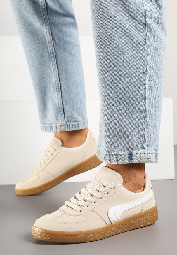 Renee - Beżowe Casualowe Sneakersy Typu Kultowe Tenisówki Ablerri. Okazja: na co dzień. Kolor: beżowy. Materiał: skóra