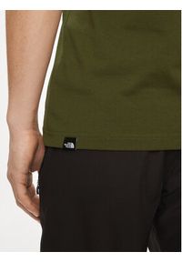 The North Face T-Shirt Simple Dome NF0A87NG Zielony Regular Fit. Kolor: zielony. Materiał: syntetyk