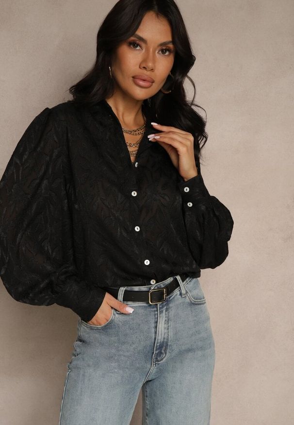 Renee - Czarna Koszula w Klasycznym Stylu Nalelite. Okazja: do pracy, na spotkanie biznesowe, na co dzień. Kolor: czarny. Materiał: jeans. Styl: klasyczny