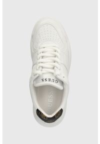 Guess sneakersy LEMMER kolor biały FL8MMR ELE12. Nosek buta: okrągły. Zapięcie: sznurówki. Kolor: biały. Materiał: guma. Obcas: na platformie #3