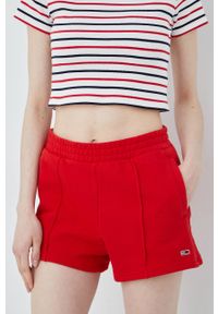 Tommy Jeans szorty bawełniane DW0DW12626.PPYY damskie kolor czerwony gładkie high waist. Okazja: na co dzień. Stan: podwyższony. Kolor: czerwony. Materiał: bawełna. Wzór: gładki. Styl: casual
