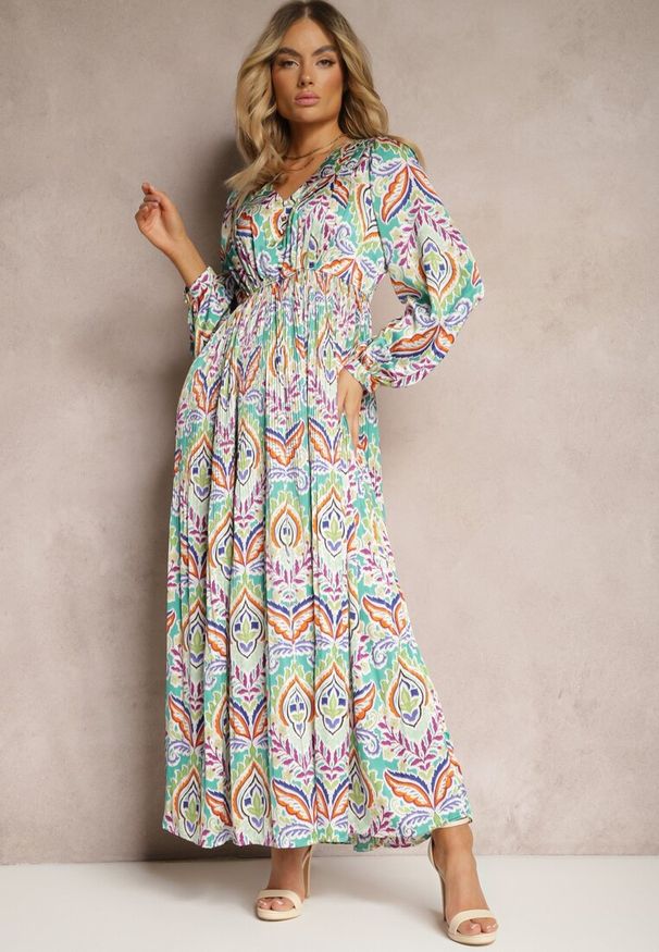 Renee - Zielona Rozkloszowana Sukienka z Wycięciem i Plisowanym Dołem Zapinana na Guziki Amymarie. Okazja: na co dzień. Kolor: zielony. Materiał: jeans, tkanina. Długość rękawa: długi rękaw. Typ sukienki: rozkloszowane, plisowane. Styl: casual