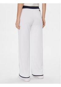 Guess Spodnie dresowe V4GB02 KBFB2 Biały Regular Fit. Kolor: biały. Materiał: syntetyk #5