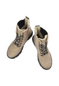 Beżowe Botki Rieker Ocieplane Buty Damskie. Okazja: na spacer, na co dzień. Kolor: beżowy. Materiał: materiał. Sezon: zima, jesień. Styl: elegancki, casual #5