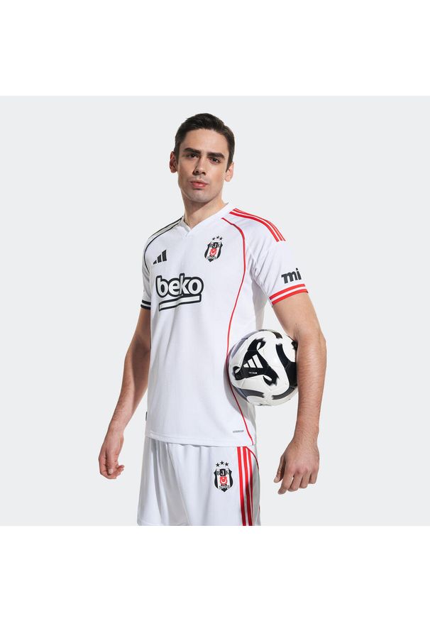 Adidas - Koszulka Beşiktaş JK 25/26 Home. Kolor: biały. Sport: piłka nożna