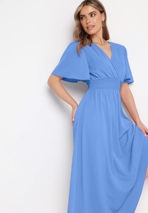 Born2be - Niebieska Sukienka z Rozkloszowanymi Rękawami Gumką w Pasie i Wiązaniem na Plecach Larielle. Okazja: na imprezę, na co dzień. Typ kołnierza: dekolt w kształcie V. Kolor: niebieski. Materiał: bawełna. Typ sukienki: proste. Styl: casual, elegancki